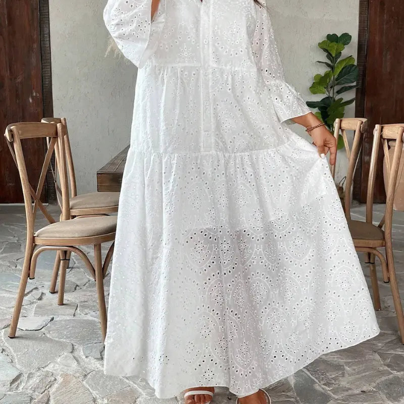 vestido-plus-size-branco-manga-bell-vazada