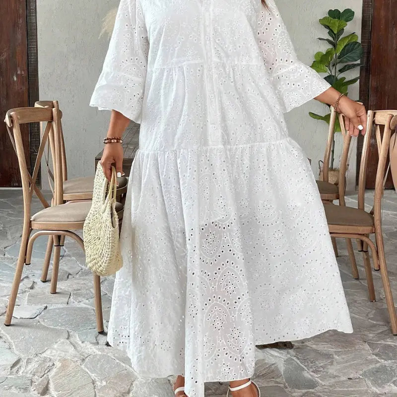 vestido-plus-size-branco-manga-bell-vazada