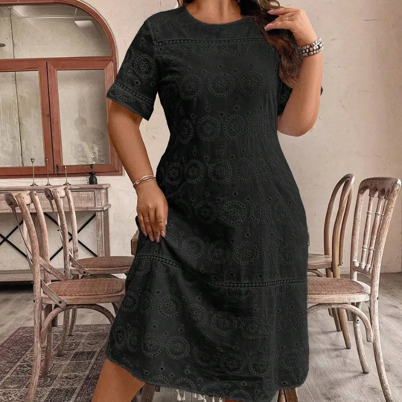 vestido-plus-size-preto-manga-curta-caroline