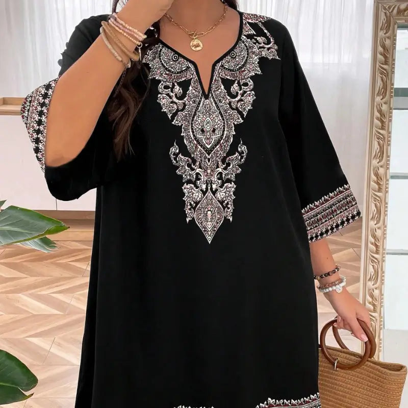 vestido-plus-size-com-decote-em-v-aurora-preto