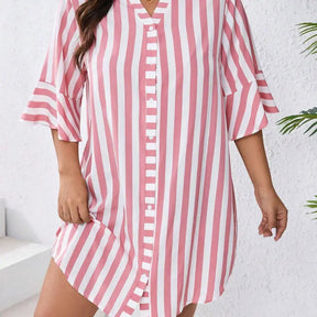 vestido-plus-size-com-decote-em-v-listrado-monique-rosa