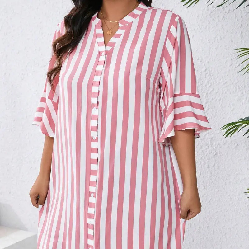 vestido-plus-size-com-decote-em-v-listrado-monique-rosa