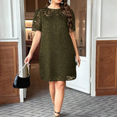 vestido-plus-size-com-detalhes-em-rede-e-gola-redonda-manuela-verde-militar