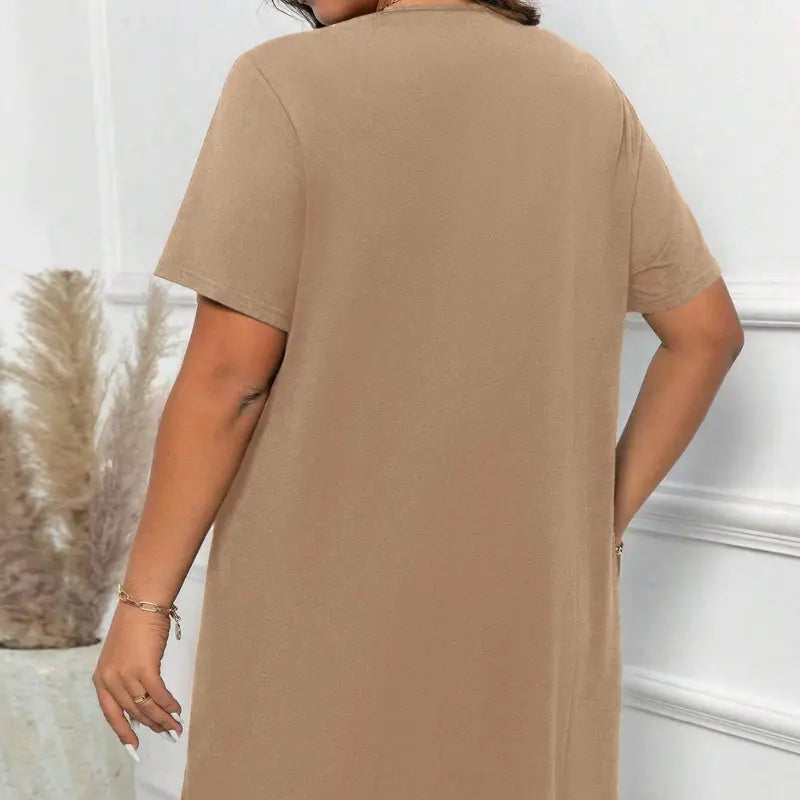 vestido-plus-size-com-lantejoulas-caqui